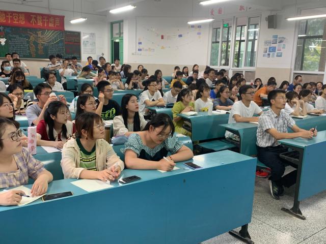 中学化学名师讲坛 第六讲 砀山中学董顺老师与师范生谈学科论文是青年教师专业化成长的重要载体 化学与材料科学学院